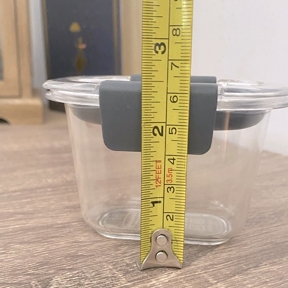 Rubbermaid Brilliance Food Storage Container for Pantry - Picture 2 of 6